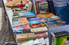 Bücherflohmarkt vor der Commerzbank